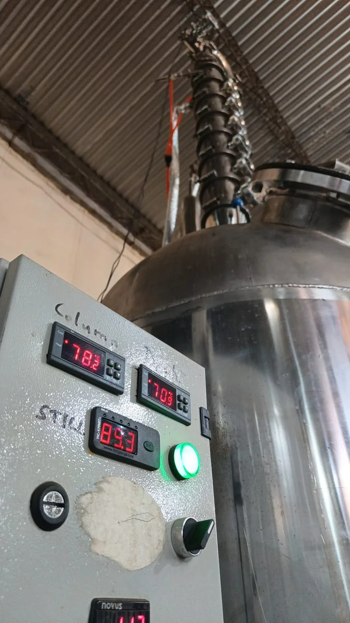 Stainless steel still with its distillation column and temperature control panel